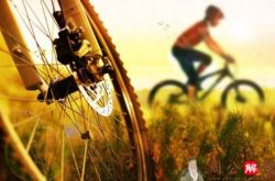 女人梦见骑自行车很费力骑不动