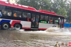梦见坐公交车遇洪水